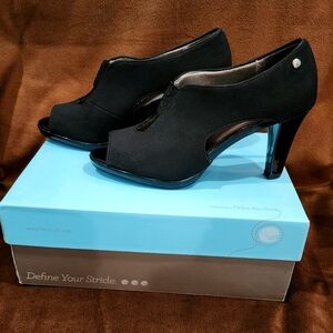 Life Stride Victoria Peep Toe Pumps